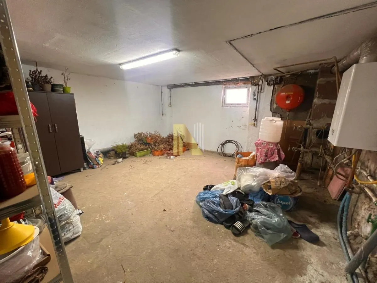Prodaja, kuća, 250m², Veternik, Novi Sad Sve Podlokacije
