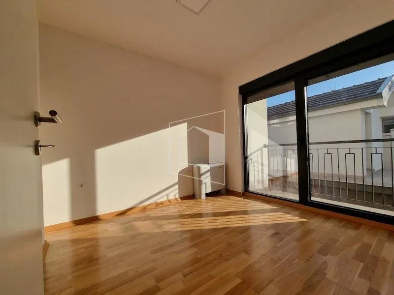 Sale, house, 400m², Tološi, Podgorica