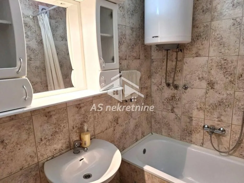 Izdavanje, četvorosoban stan, 105m², Vračar Sve Podlokacije, Beograd