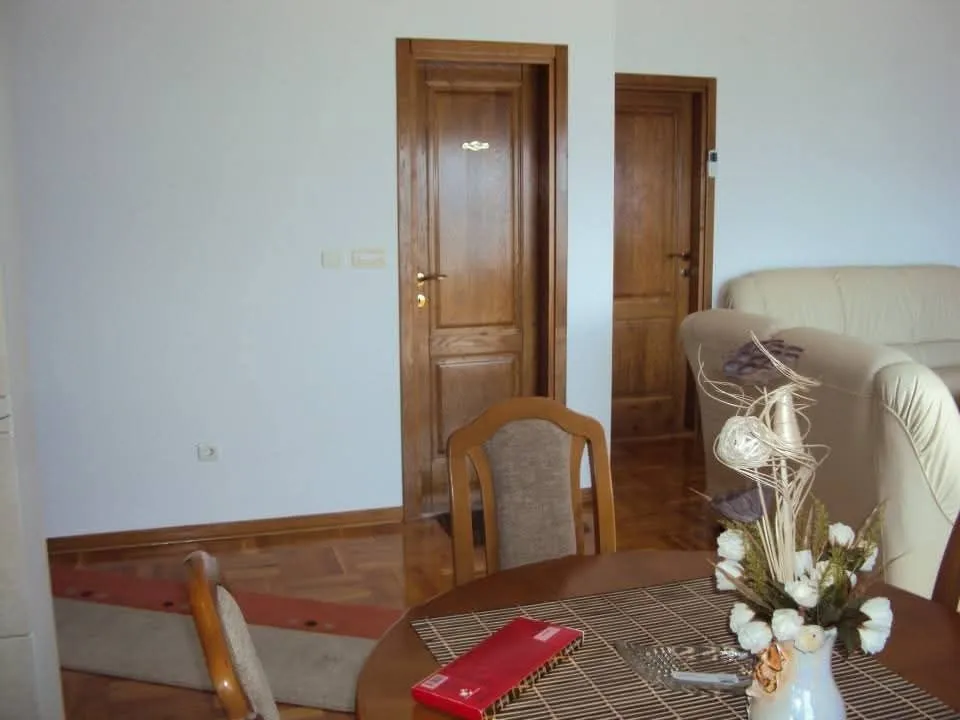 Izdavanje, jednosoban stan, 61m², Bijela, Herceg Novi