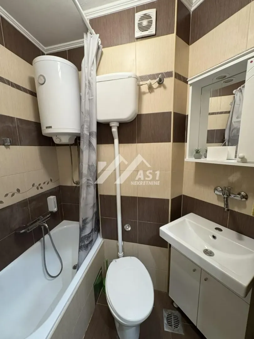 Izdavanje, jednosoban stan, 30m², Socijalno, Novi Sad Sve Podlokacije