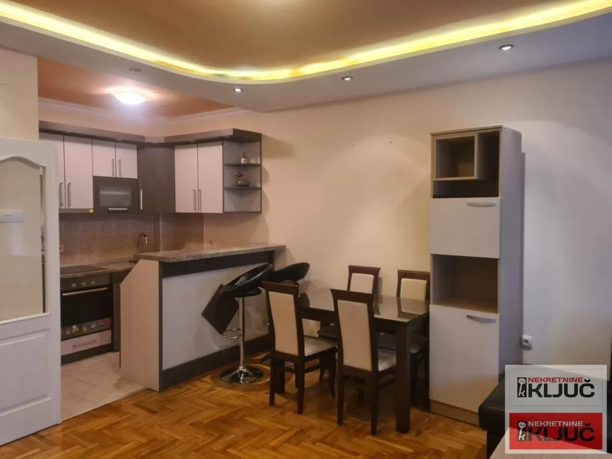 Izdavanje, dvosoban stan, 57m², Bulevar Evrope, Novi Sad Sve Podlokacije