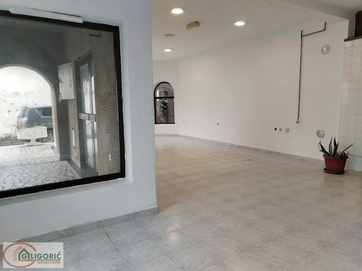 Izdavanje, poslovni prostor, 90m², Nova Pazova, Stara Pazova