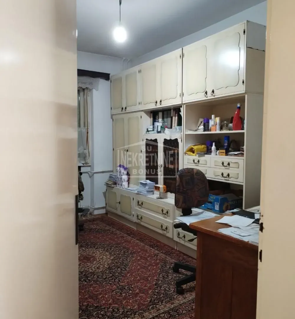 Prodaja, kuća, 328m², Železničko Naselje, Subotica