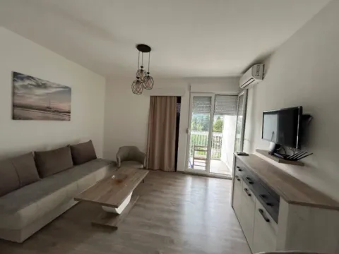 Izdavanje, garsonjera, 30m², Pobrežje, Podgorica - image 4