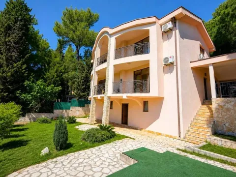 Prodaja, kuća, 240m², Šušanj, Bar - image 1
