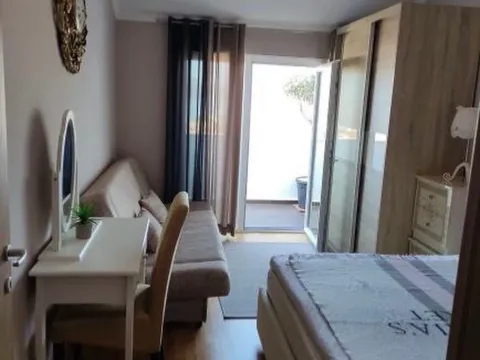 Izdavanje, jednosoban stan, 50m², Kalimanj, Tivat - image 9