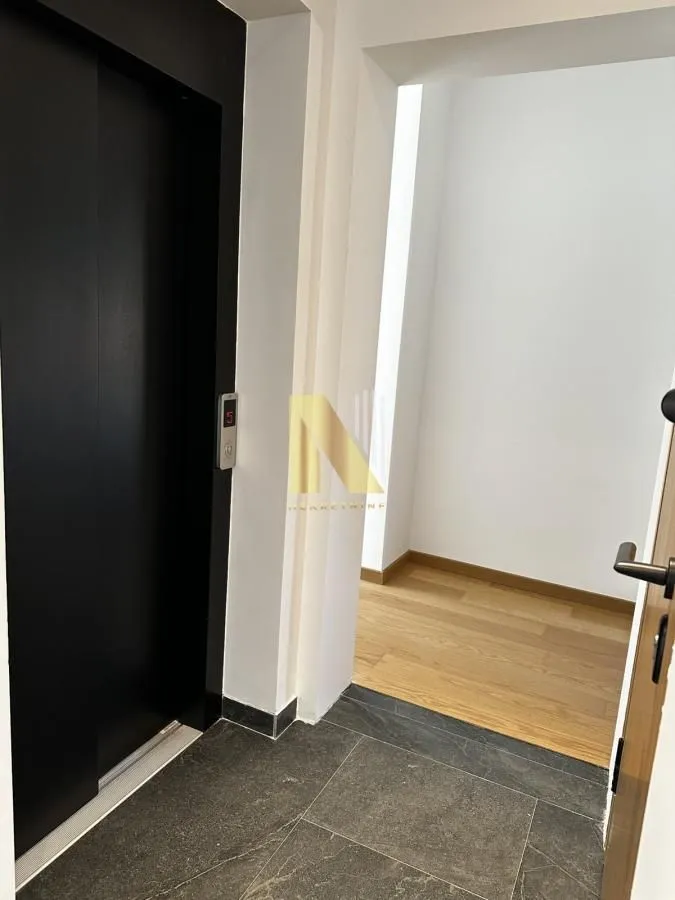 Prodaja, četvorosoban stan, 133m², Grbavica, Novi Sad Sve Podlokacije