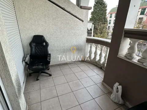 Izdavanje, kuća, 360m², Momišići, Podgorica - image 14