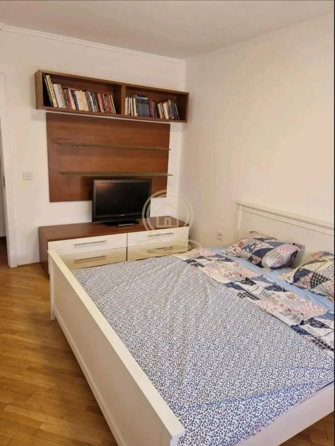 Izdavanje, četvorosoban stan, 104m², Vračar Hram, Vračar Sve Podlokacije
