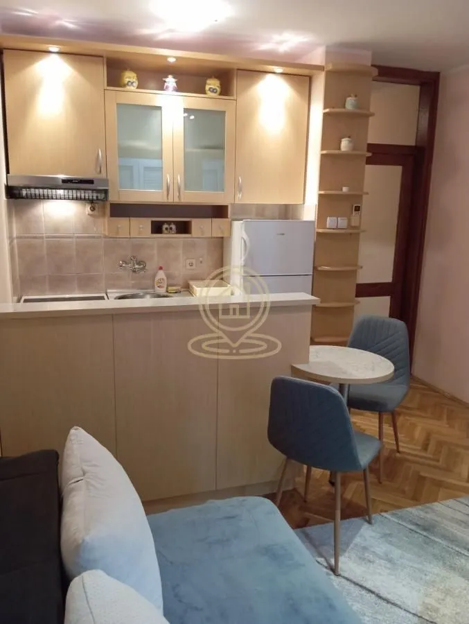 Izdavanje, jednosoban stan, 27m², Socijalno, Novi Sad Sve Podlokacije