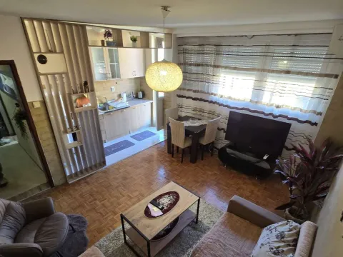 Rent, one bedroom apartment, 41m², Centar, Cetinje - image 1