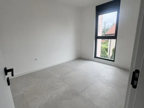 Prodaja, trosoban stan, 77m², Novi Banovci, Stara Pazova - image 11