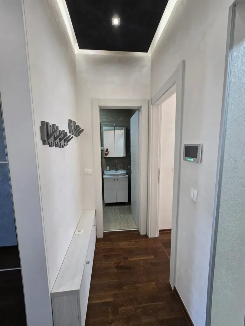 Rent, three bedroom apartment, 120m², Dobrota, Kotor