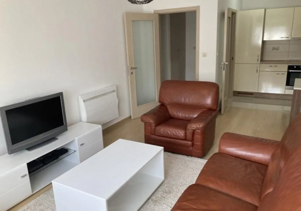 Izdavanje, dvosoban stan, 75m², City Kvart, Podgorica