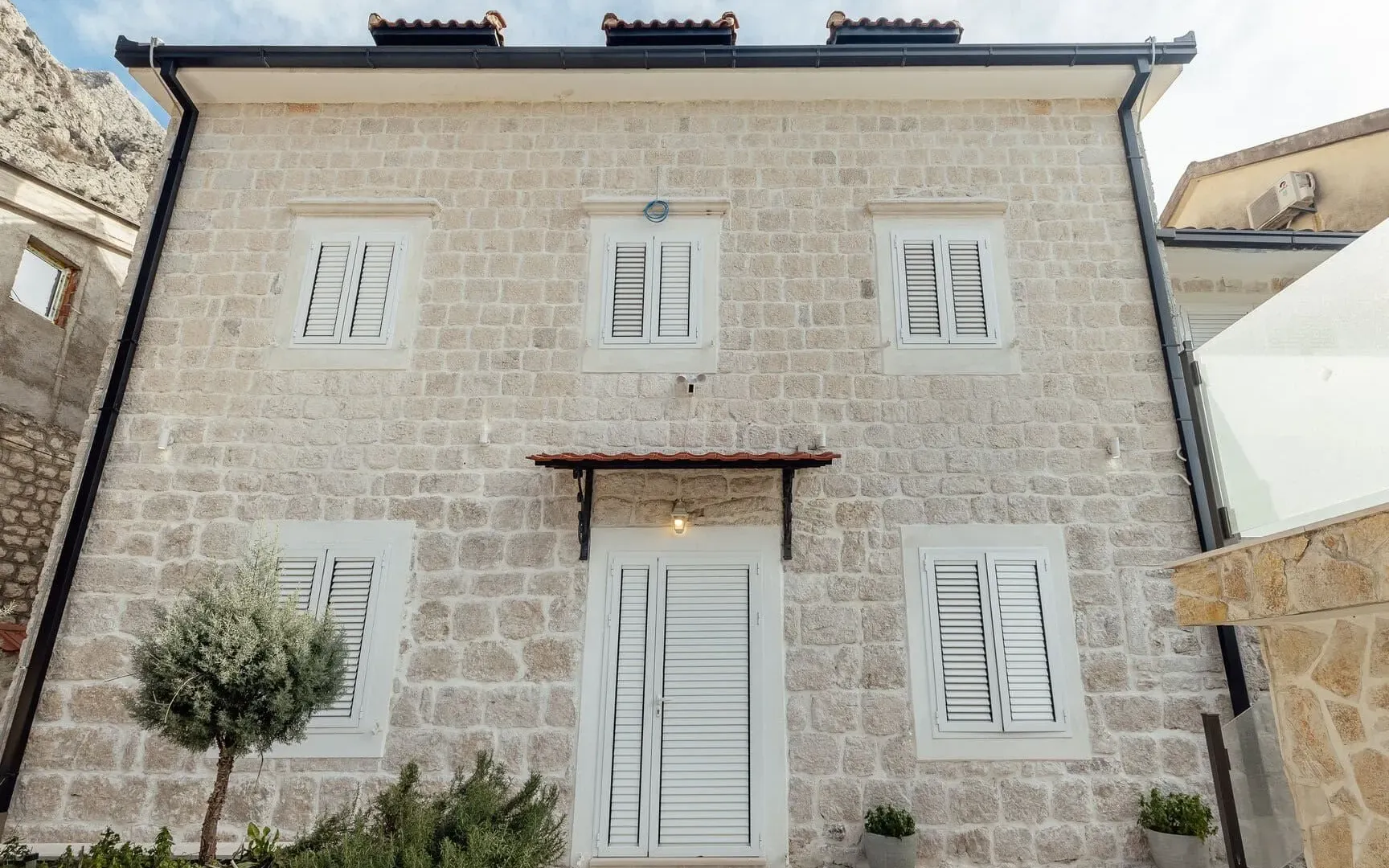 Sale, house, 380m², Ljuta, Kotor