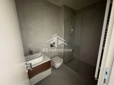 Izdavanje, trosoban stan, 79m², Savski Venac, Beograd - image 9