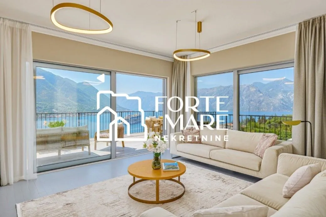Sale, three bedroom apartment, 158m², Dobrota, Kotor