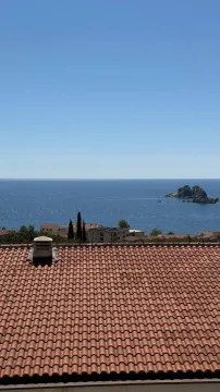 Pogled na more i ostrvo sa terase nekretnine. - image 8