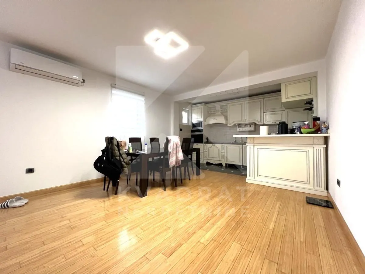 Izdavanje, kuća, 137m², Murtovina, Podgorica