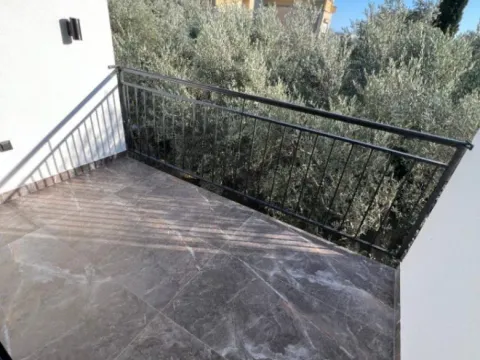 Izdavanje, dvosoban stan, 85m², Šušanj, Bar - image 4