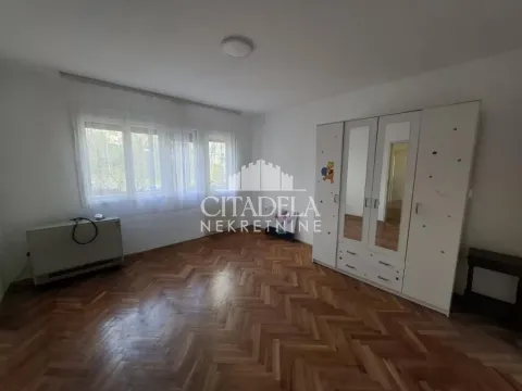 Izdavanje, trosoban stan, 78m², Kanarevo Brdo, Beograd - image 1