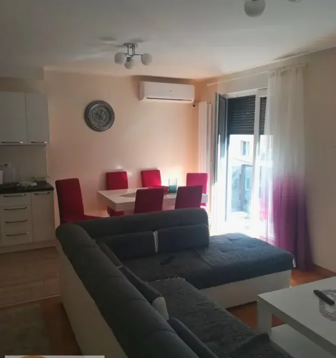 Izdavanje, trosoban stan, 78m², Karaburma, Palilula Sve Podlokacije