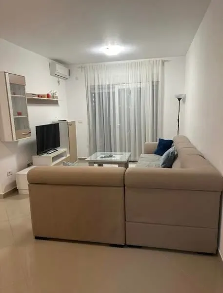 Izdavanje, jednosoban stan, 52m², Šušanj, Bar