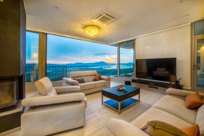 Izdavanje, kuća, 330m², Kavač, Kotor