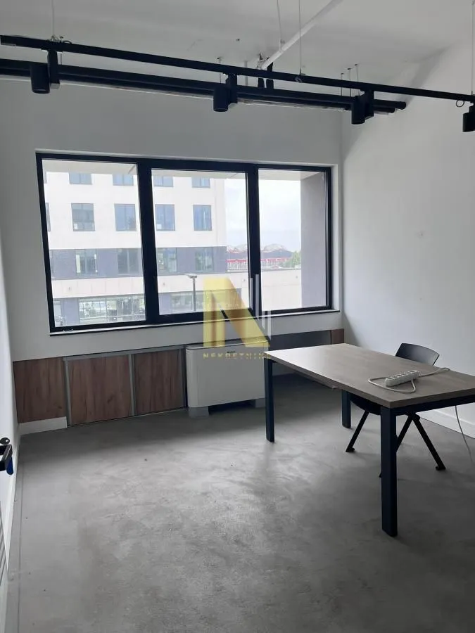 Rent, office space, 320m², Salajka, Novi Sad Sve Podlokacije