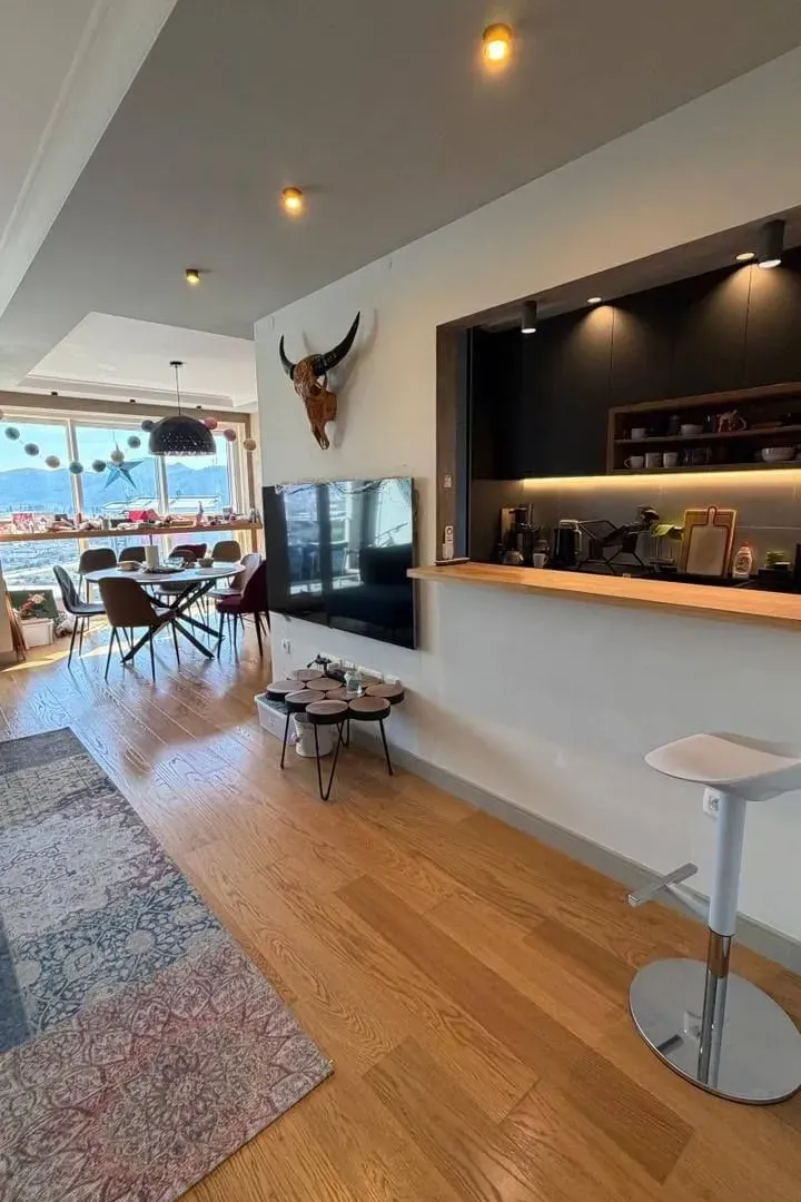 Prodaja, trosoban stan, 112m², Centar, Bar