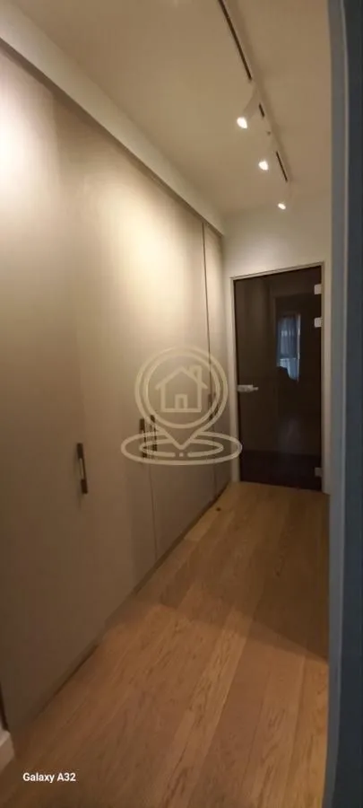 Izdavanje, trosoban stan, 85m², Savski Venac, Beograd