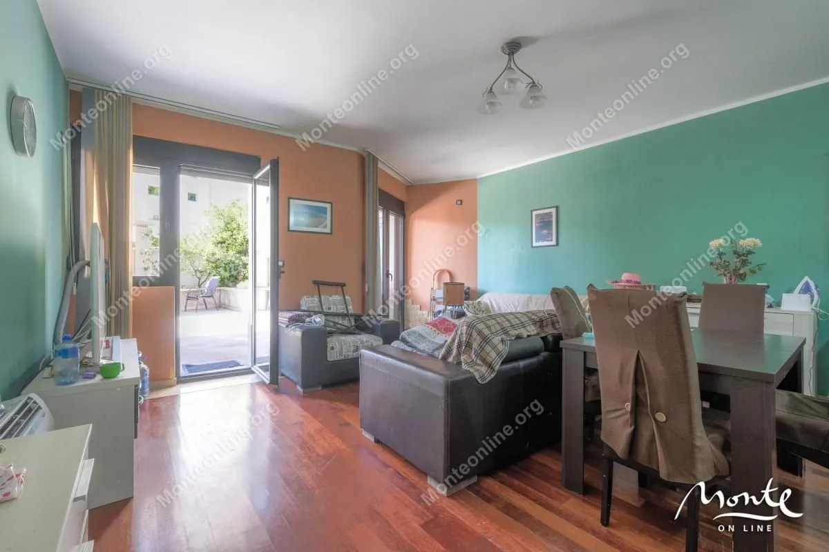 Prodaja, dvosoban stan, 85m², Dobrota, Kotor