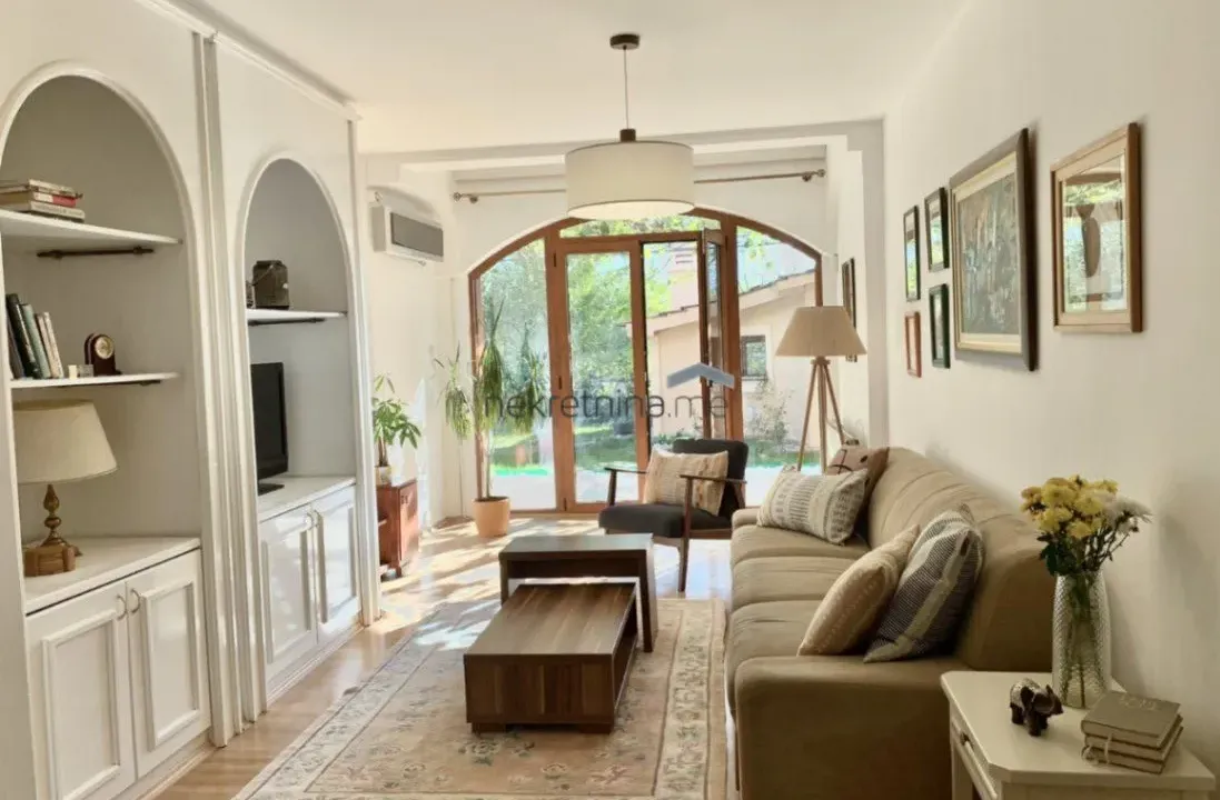 Izdavanje, trosoban stan, 110m², Gorica C, Podgorica