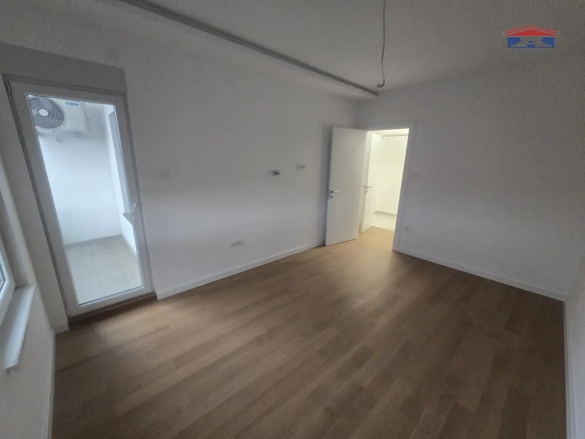 Prodaja, stan, 129m², Salajka, Novi Sad Sve Podlokacije
