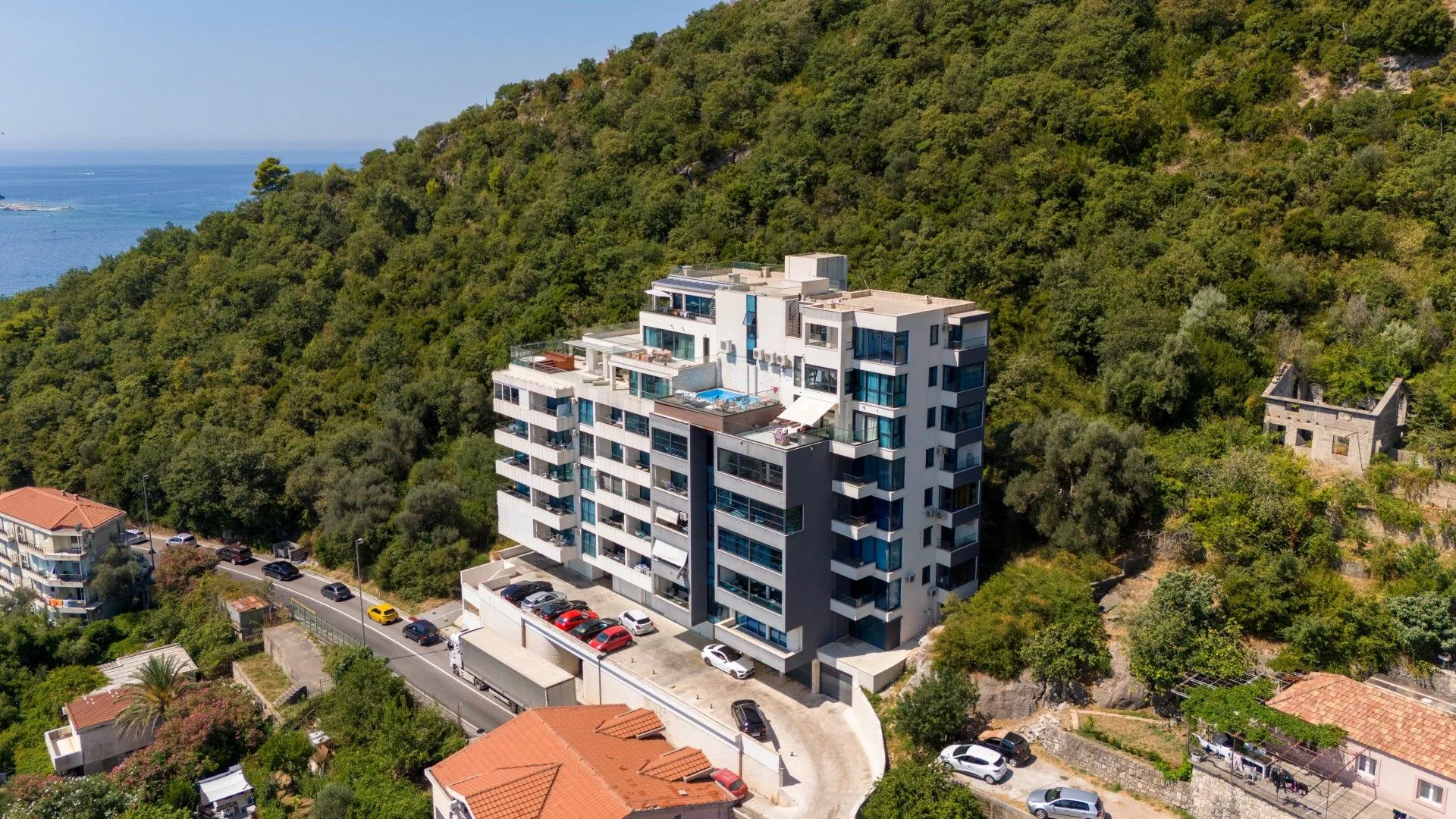Sale, four bedroom apartment, 355m², Bečići, Budva