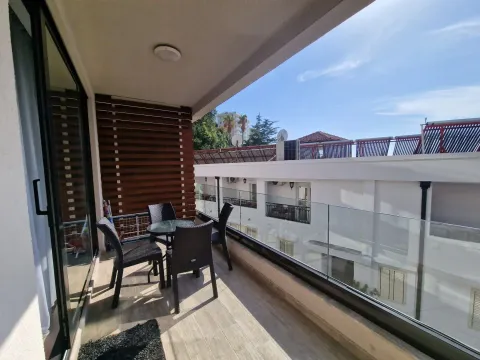 Izdavanje, dvosoban stan, 80m², Rafailovići, Budva - image 16