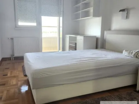 Izdavanje, trosoban stan, 102m², Bulevar patrijarha Pavla, Novi Sad Sve Podlokacije - image 4