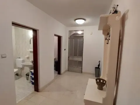 Izdavanje, dvosoban stan, 91m², Šušanj, Bar - image 7