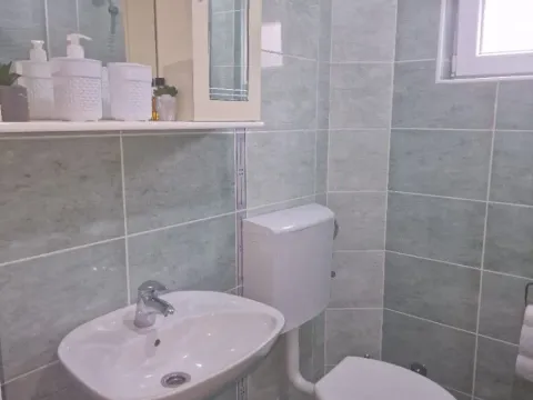 Rent, two bedroom apartment, 52m², Kalimanj, Tivat - image 3