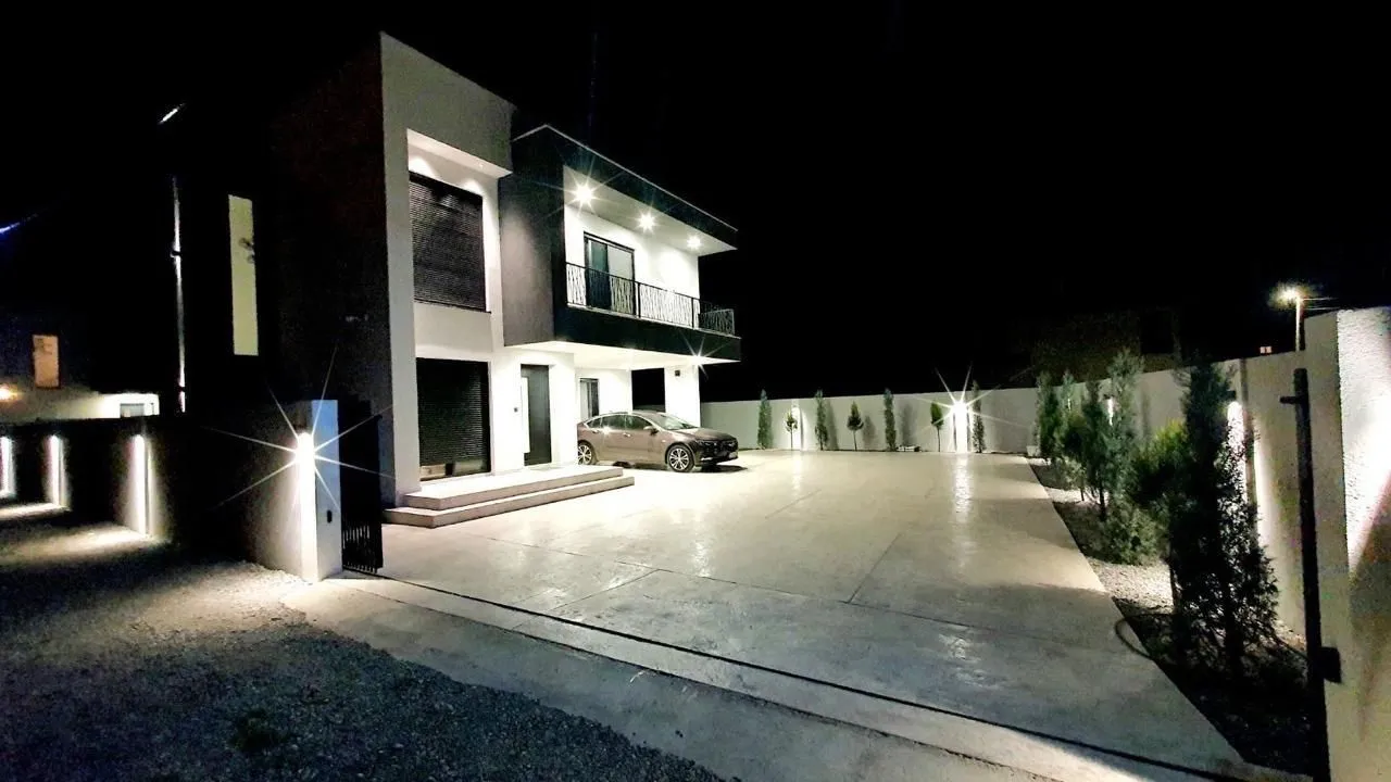 Izdavanje, kuća, 190m², Tološi, Podgorica