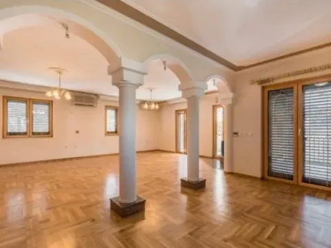 Izdavanje, petosoban stan, 400m², Zabjelo, Podgorica - image 11