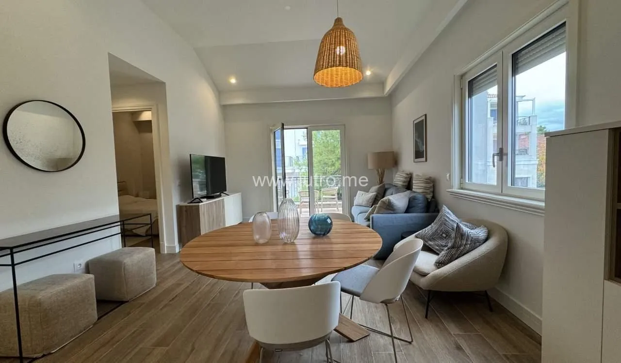 Prodaja, jednosoban stan, 56m², Tivat, Crna Gora