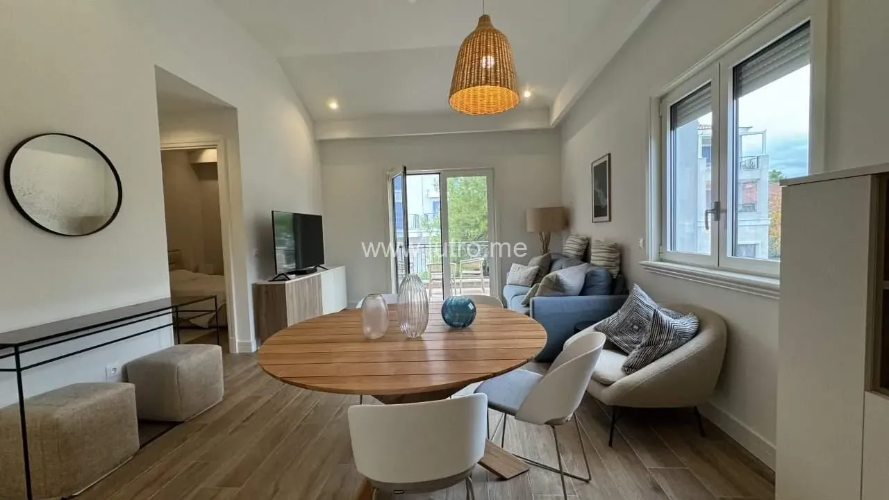Prodaja, jednosoban stan, 56m², Tivat, Crna Gora