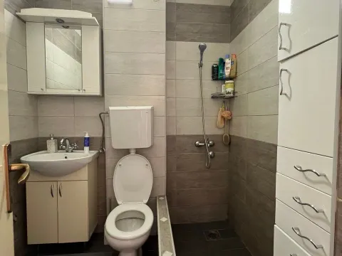 Prodaja, jednosoban stan, 48m², Pejton, Podgorica - image 9