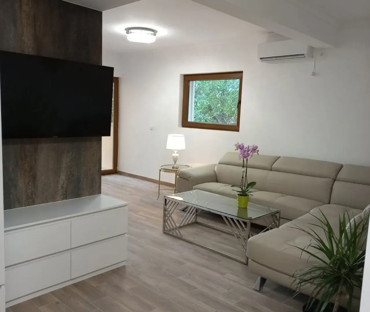Rent, two bedroom apartment, 68m², Tivat, Crna Gora