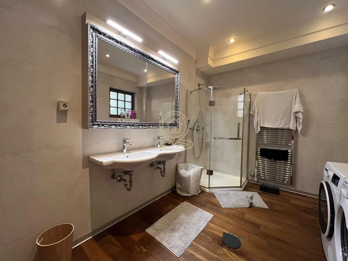 Izdavanje, stan, 220m², Savski Venac, Beograd