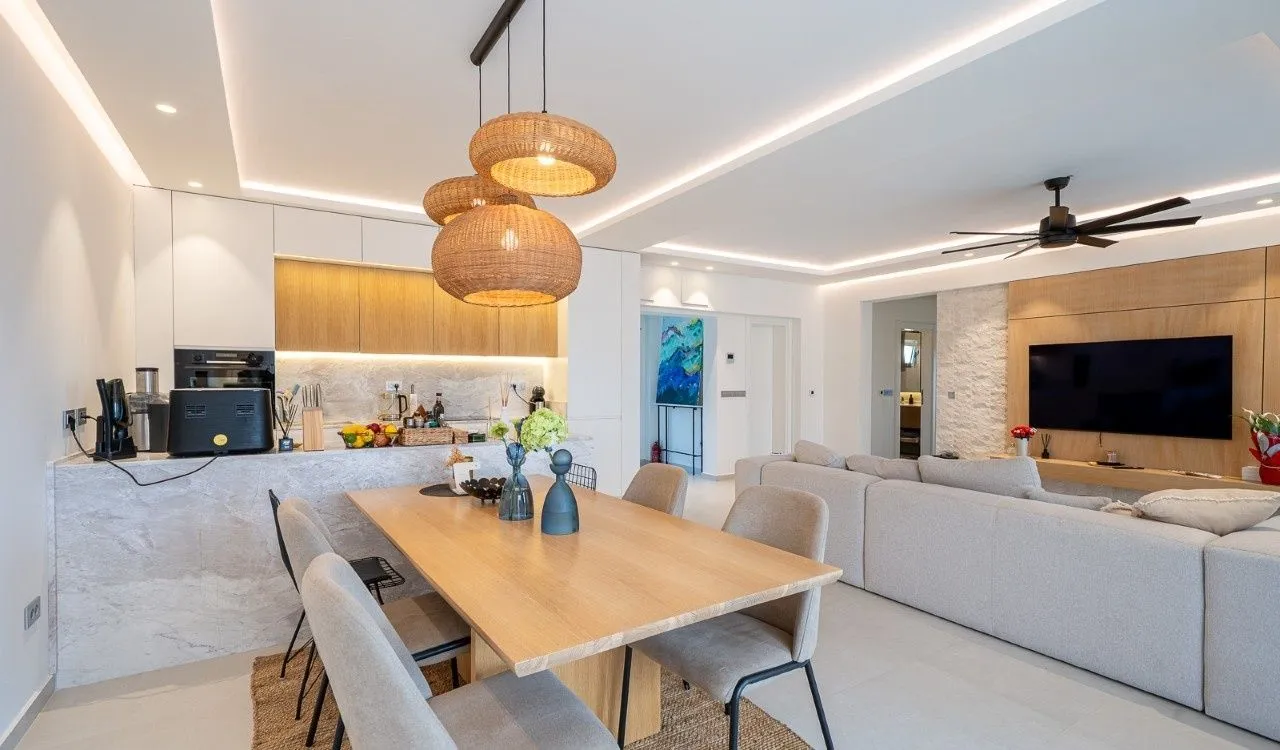 Prodaja, dvosoban stan, 122m², Centar, Tivat