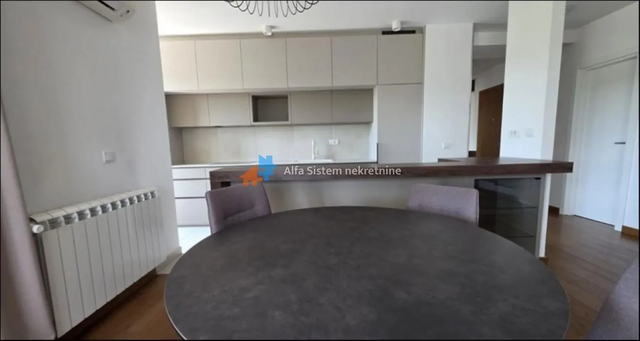 Izdavanje, četvorosoban stan, 98m², Vračar Sve Podlokacije, Beograd