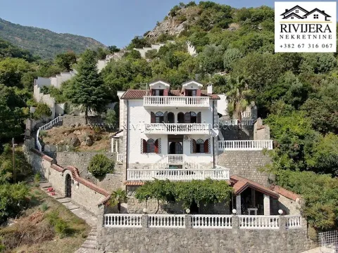 Prodaja, kuća, 200m², Baošići, Herceg Novi - image 1